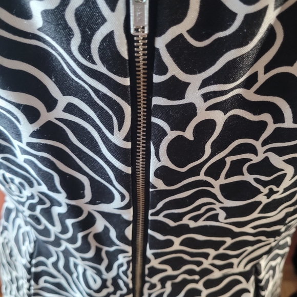 Black and White Beauty - Picture 5 of 7